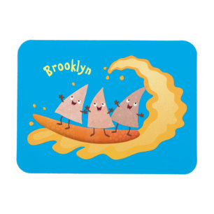 Niedliche nachos-Maischips beim Surfen Cartoon Magnet
