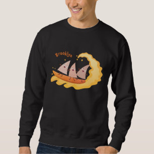 Niedliche nachos-Maischips beim Surfen Cartoon Sweatshirt