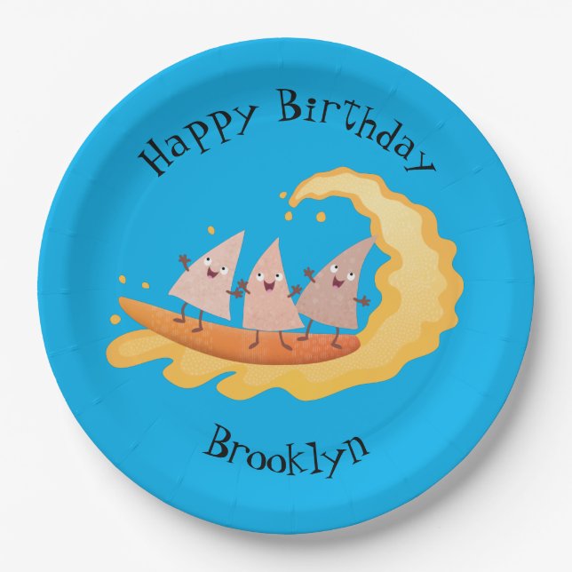 Niedliche nachos-Maischips beim Surfen Pappteller (Vorderseite)