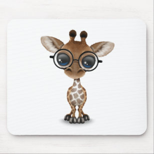 Niedliche neugierige Baby-Giraffen-tragende Gläser Mousepad