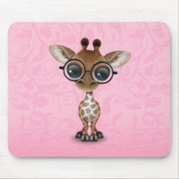 Niedliche neugierige Baby-Giraffen-tragende Gläser