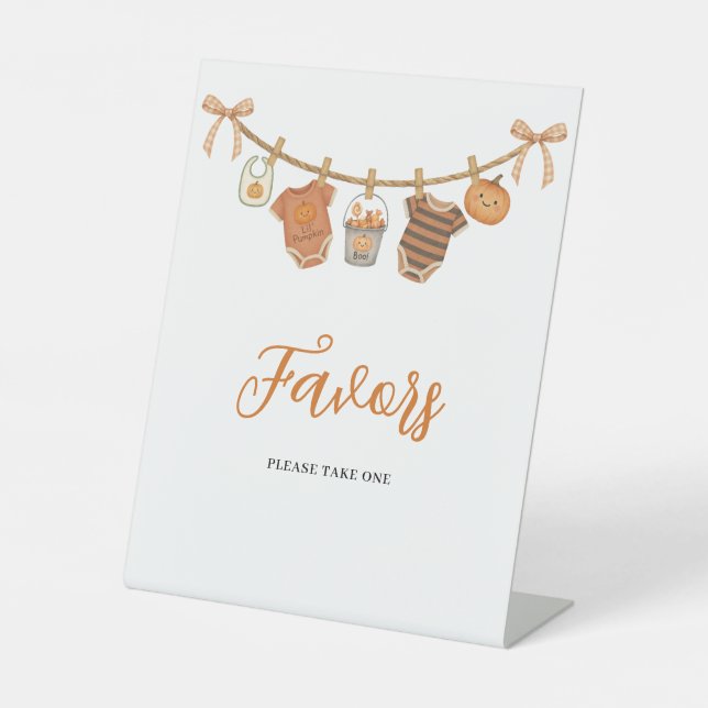 Niedliche Orange Halloween Babyduschkarten Geschen Sockelschild (Vorderseite)