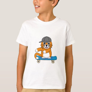 Niedliche orangefarbene Katze auf Skateboard Carto T-Shirt