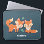 Niedliche Orangenfüchse Grafik Laptopschutzhülle<br><div class="desc">Personalisierter Laptop-Ärmel mit einer grafischen Abbildung von 2 orangen Füchsen sieht niedlich und glücklich aus.</div>