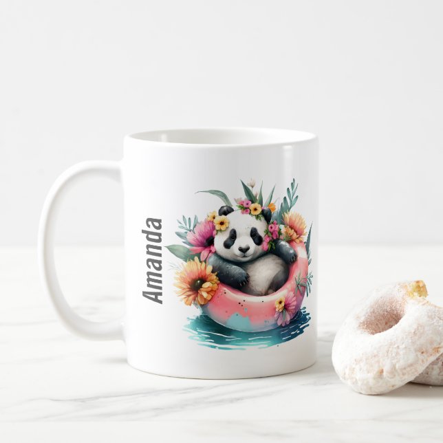 Niedliche Panda-Kühlung in einer Innentröhre Kaffeetasse (Mit Donut)