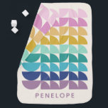 Niedliche Pastel Rainbow Geometrische Formen Perso Babydecke<br><div class="desc">Diese niedliche Babydecke zeichnet sich durch einfache geometrische Formen in einer pastellfarbenen Regenbogenfarbenpalette aus. Personalisieren Sie es mit Ihrem Namen. Tolle Geschenkidee.</div>
