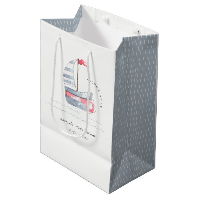 Niedliche Pastel Red Blue Sailboat Babydusche Mittlere Geschenktüte (Vorderseite Schrägansicht)