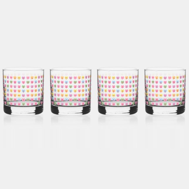Niedliche pastellfarbene, kleine Bonbonherzen Whiskyglas (Vorderseite)