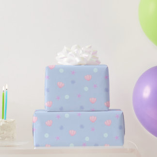 Niedliche Pastellmuscheln und Perlen in Periwinkle Geschenkpapier