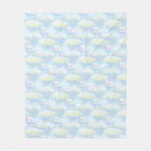 Niedliche Pastelwolken auf hellblauer Farbe