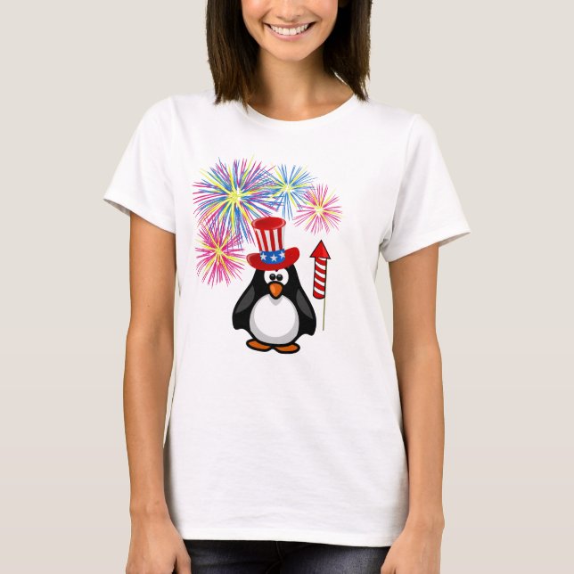 Niedliche patriotische Penguin-Feuerwerke Juli 4. T-Shirt (Vorderseite)
