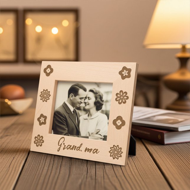Niedliche Personalisierte Grandma-Blütengrabrahmen Geätzte Rahmen (Von Creator hochgeladen)