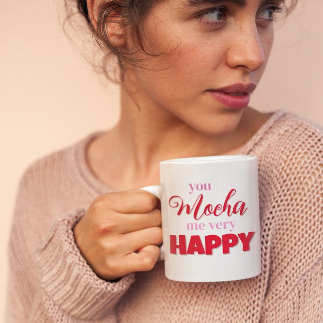 Niedliche personalisierte Umarmung am Valentinstag Kaffeetasse (You Mocha me very happy custom Valentine's Day Mug)