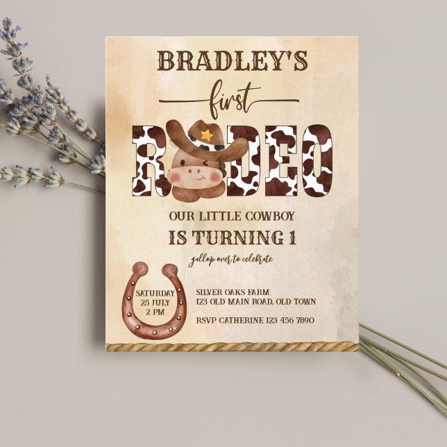 Niedliche Pferdekutsche Geburtstagskarte (Cute baby cowboy horse first rodeo birthday western invitation template cow pattern sript)