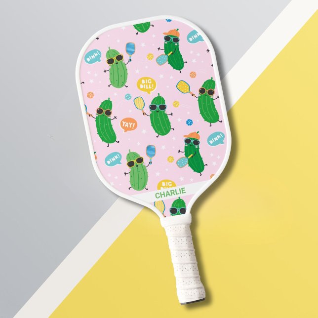 Niedliche Pickles spielen Pickleball Pickleball Schläger (Von Creator hochgeladen)
