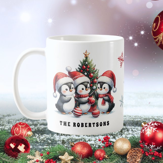 Niedliche Pinguine in Roten Weihnachtsmannmützen W Kaffeetasse (Von Creator hochgeladen)