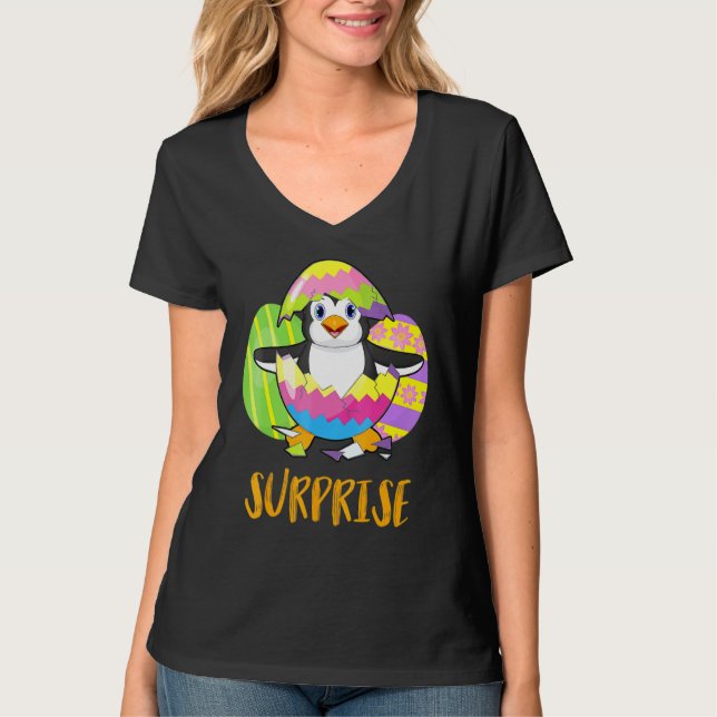 Niedliche Pinguinüberraschung mit Eiern farbenfroh T-Shirt (Vorderseite)