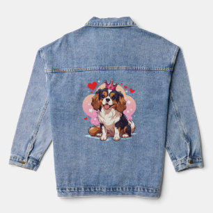Niedliche Prinzessin Cavalier King Charles mit ein Jeansjacke