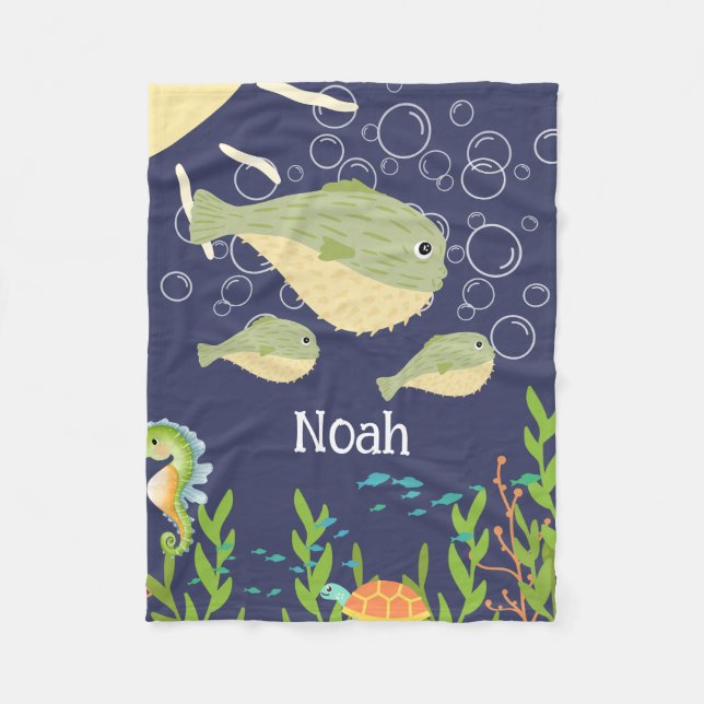 Niedliche Pufffische in tiefblauer See, Fleecedecke (Vorderseite)