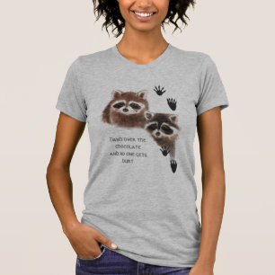 Niedliche Raccoons überreichen Schokolade, Spaß T-Shirt