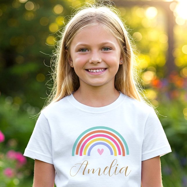 Niedliche Rainbow Liebe Herz Personalisiert Name G T-Shirt (Von Creator hochgeladen)