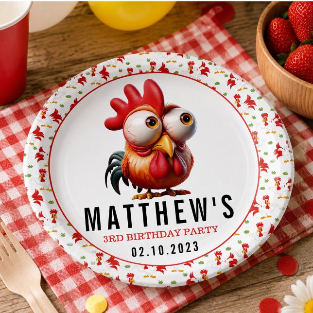Niedliche Rasterkarikaturen 3. Geburtstagsfeier Pa Pappteller (Cute Rooster Caricatures 3rd Birthday Party Paper Plates)