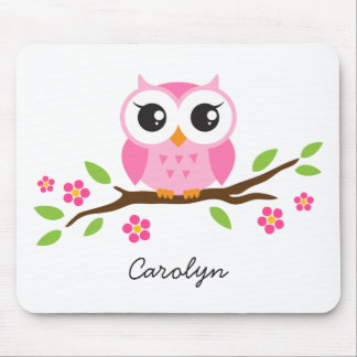Niedliche rosa Eule auf personalisiertem Namen der Mousepad
