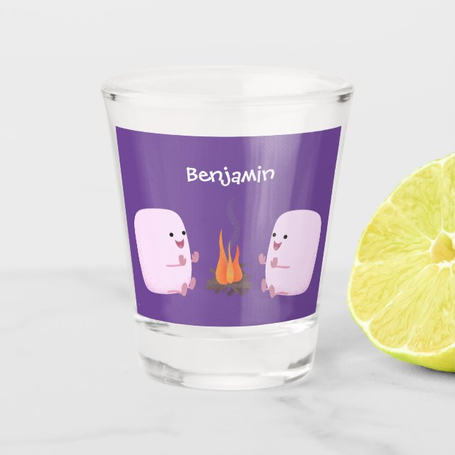 Niedliche rosa Marshmallows im Cartoon des Lagerfe Schnapsglas (Vorderseite)