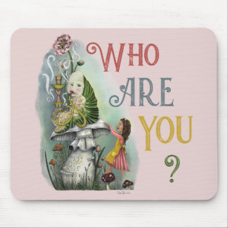 Niedliche rosa Raupe in der Alice im Wunderland Ku Mousepad