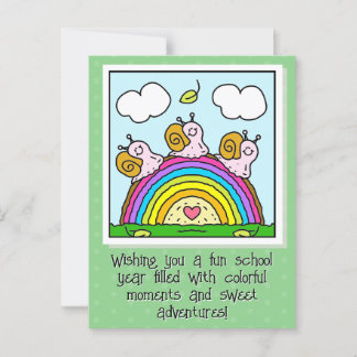 Niedliche rosa Schnecken Regenbogen in der Schule Postkarte