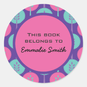 Niedliche Rosa und Aquamarine Bäume auf der Lila N Runder Aufkleber