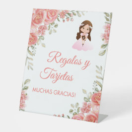 Niedliche Rosen in der ersten Kommune Spaniens Sockelschild