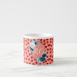niedliche Rote Herzen auf rosa Custom Monogram Espressotasse