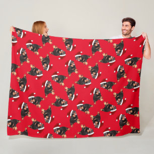 Niedliche Rottweiler-Weihnachtsmannmütze für Welpe Fleecedecke