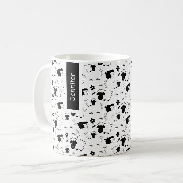 Niedliche Schaf-Illustration Schwarz-Weiß-Monogram Kaffeetasse (Vorderseite Links)