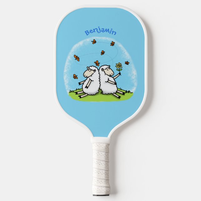 Niedliche Schaffreunde und Schmetterlinge Cartoon Pickleball Schläger (Vorderseite)