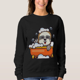 Niedliche Schlampe, die in der Badewanne das Baden Sweatshirt