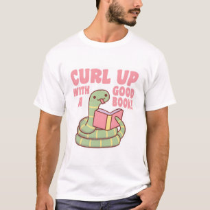 Niedliche Schlange knurrt mit einem guten Buch T-Shirt