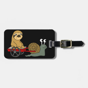 Niedliche Schnecke, die Sloth im roten Lastwagen Gepäckanhänger