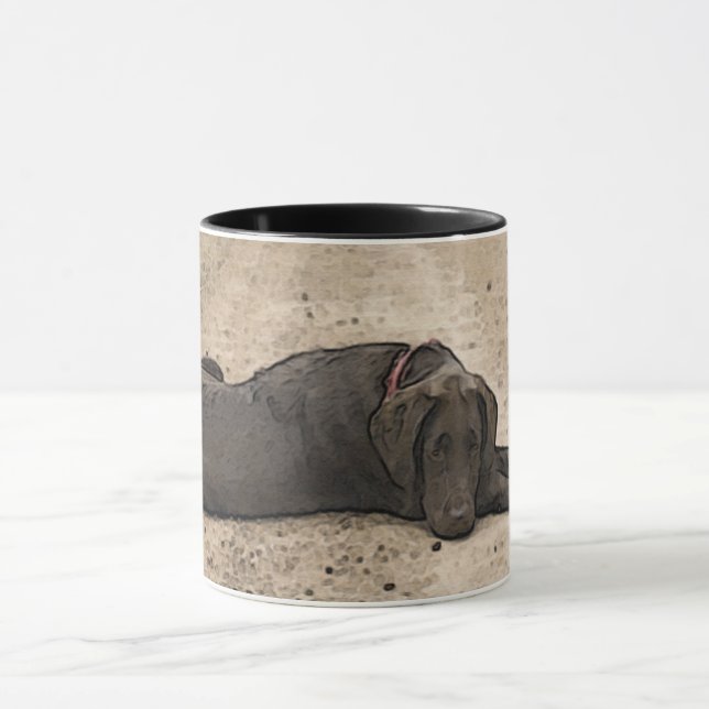 Niedliche Schokolade Labrador Retriever auf dem Wa Tasse (Zentrum)