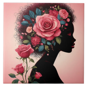 Niedliche schöne Dame, die Zuhause Business Kerami Fliese