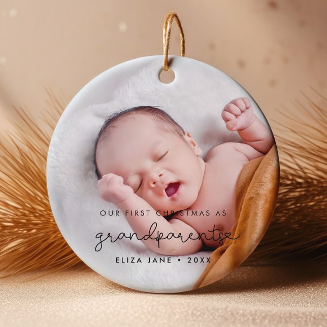 Niedliche Schrift Unsere ersten Weihnachten als Gr Keramik Ornament (Von Creator hochgeladen)