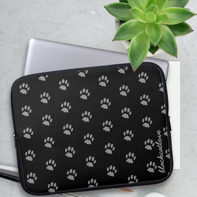 Niedliche Schwarz-Grau-Pet-Pfoten-Druck Notebook-R Laptopschutzhülle (Add your name to this cute black & grey paw print laptop sleeve. Any thing for your cat to sit on)