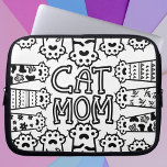 Niedliche Schwarz-Weiß-Katze Mama mit Katzenpfoten Laptopschutzhülle<br><div class="desc">Schwarz-Weiß Katzenmutter mit Katzenpaws Laptop-Ärmel Machen Sie Ihren Liebsten glücklich mit diesem Laptop-Ärmel mit einem schwarz-weiß Design mit vielen Katzenpaws darauf,  dass Cat Mom sagt. Der ideale Laptop-Ärmel für den Muttertag und für alltägliche Katzenmütter.</div>