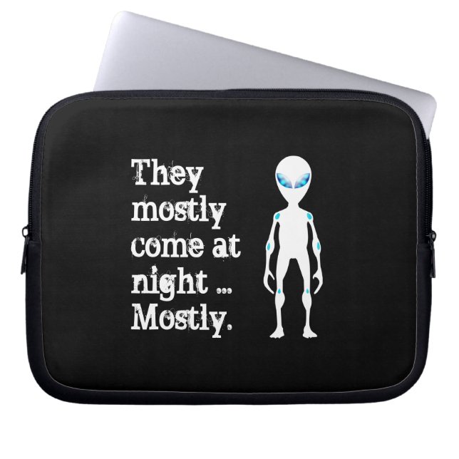 Niedliche Schwarz-weiße Alien Laptopschutzhülle (Vorderseite)