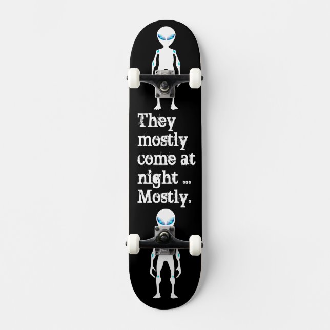 Niedliche Schwarz-weiße Alien Skateboard (Vorderseite)