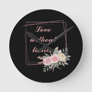 Niedliche schwarze Blume, Liebe ein Zitat Runde Wanduhr