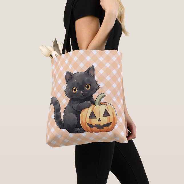 Niedliche Schwarze Katze und Jack-O' Lantern Hallo (Von Nahem)