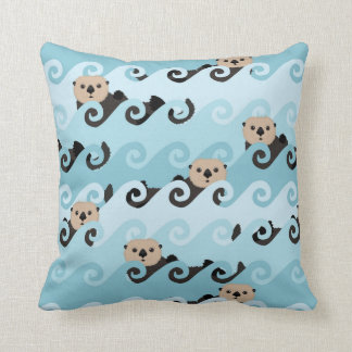 Niedliche Seeotter, welche die Wellen reiten Kissen