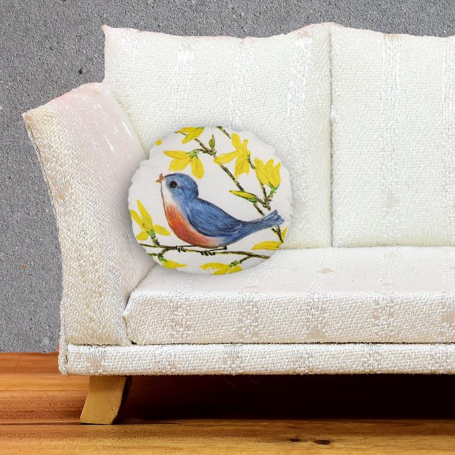Niedliche Singing Blue Bird Tree Branch Rundes Kissen (Little singing blue red bird on branch yellow flowers textured look white decorative pillow.)